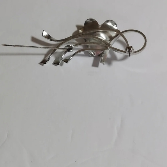 Vintage Polished and Matte Silvertone with Pearl Center Rose Brooch Stunning - Picture 2 of 7